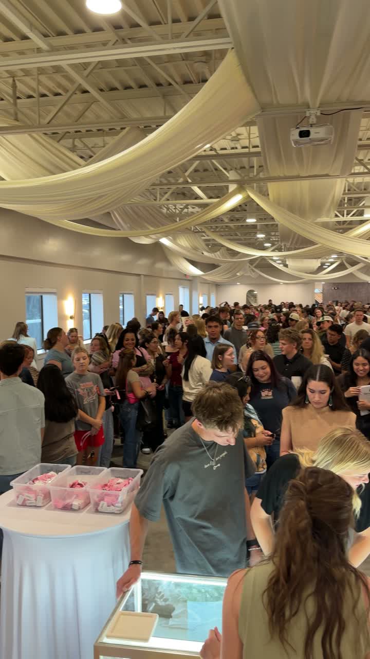 The crowd seen from Beylora’s ring display