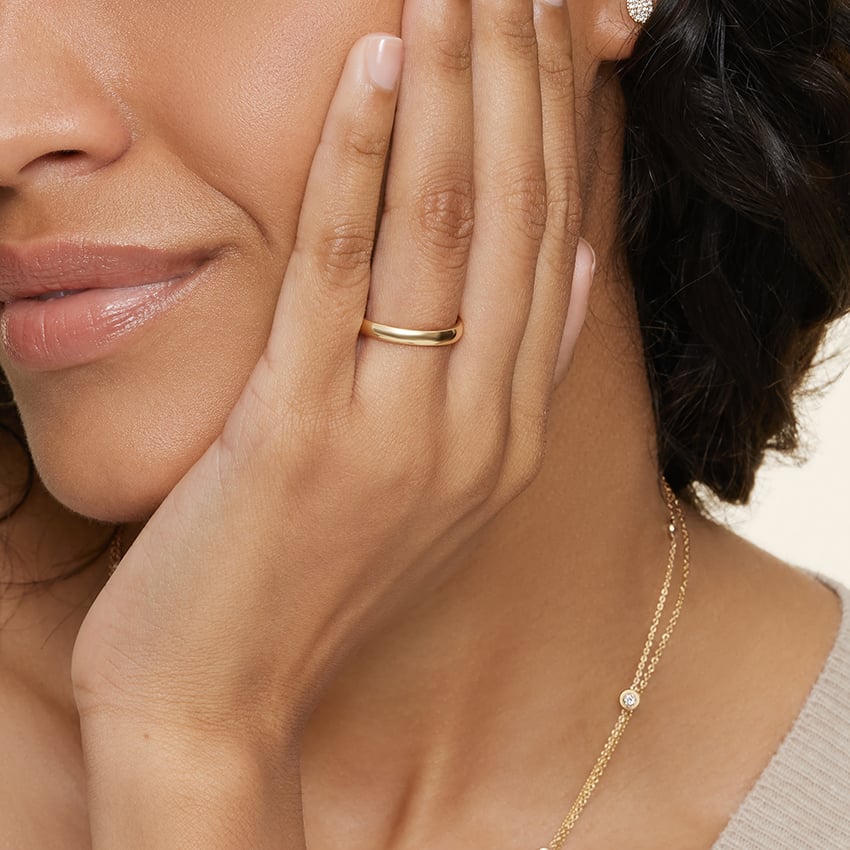 Classic Comfort 3mm - Yellow Gold - Lifestyle