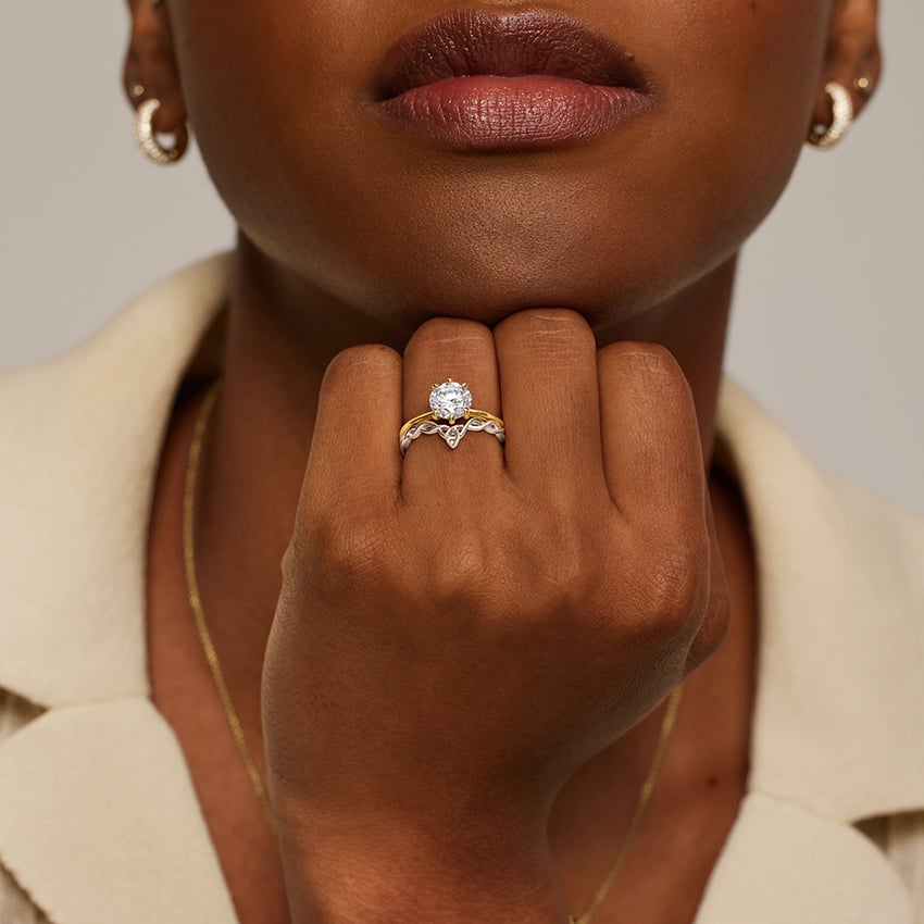Knot Contour - White Gold - Lifestyle