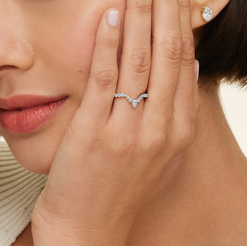 Pear Crown - White Gold - Lifestyle
