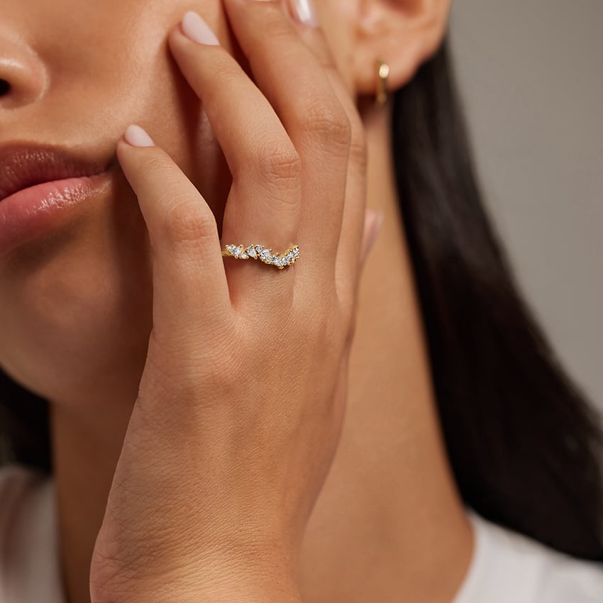 Pear Contour - Yellow Gold - Lifestyle