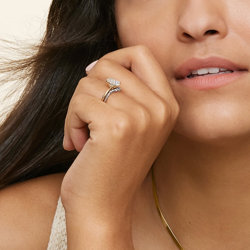 Fine Contour - White Gold - Lifestyle