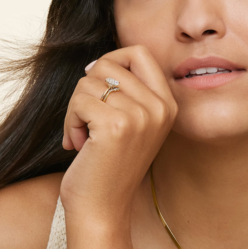 Fine Contour - Yellow Gold - Lifestyle