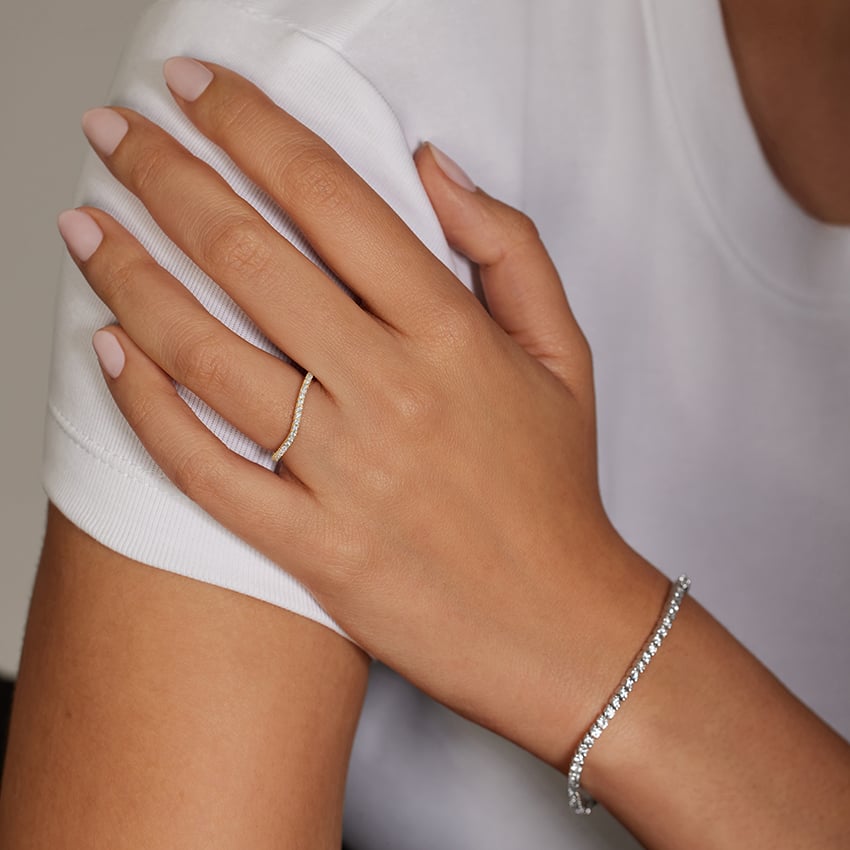 Scalloped Curve - Yellow Gold - Lifestyle