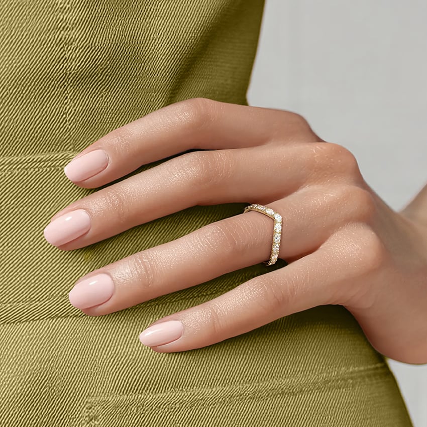 Oval Contour - Yellow Gold - Lifestyle