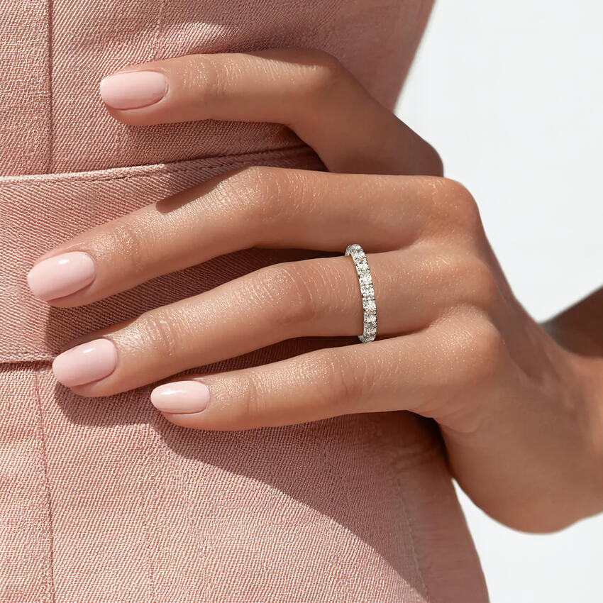 Oval Pavé - White Gold - Lifestyle