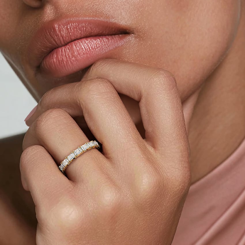 Endless Emerald - Yellow Gold - Lifestyle