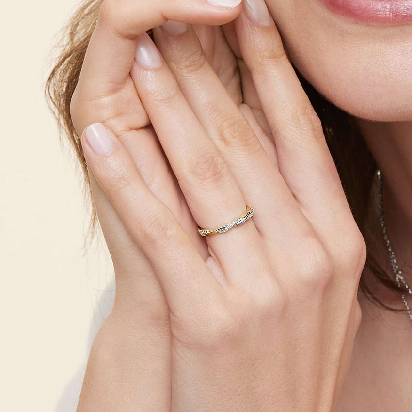 Woven Light - Yellow Gold - Lifestyle