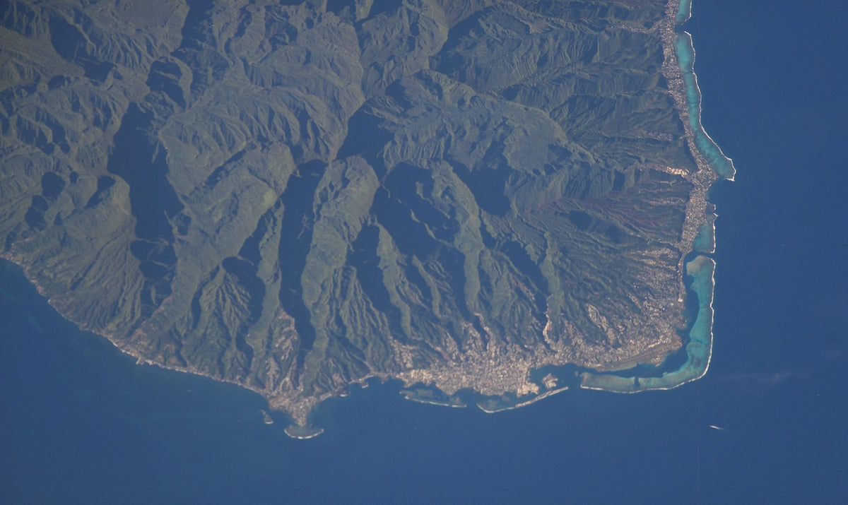 Tahiti, The Rebuilt Circle